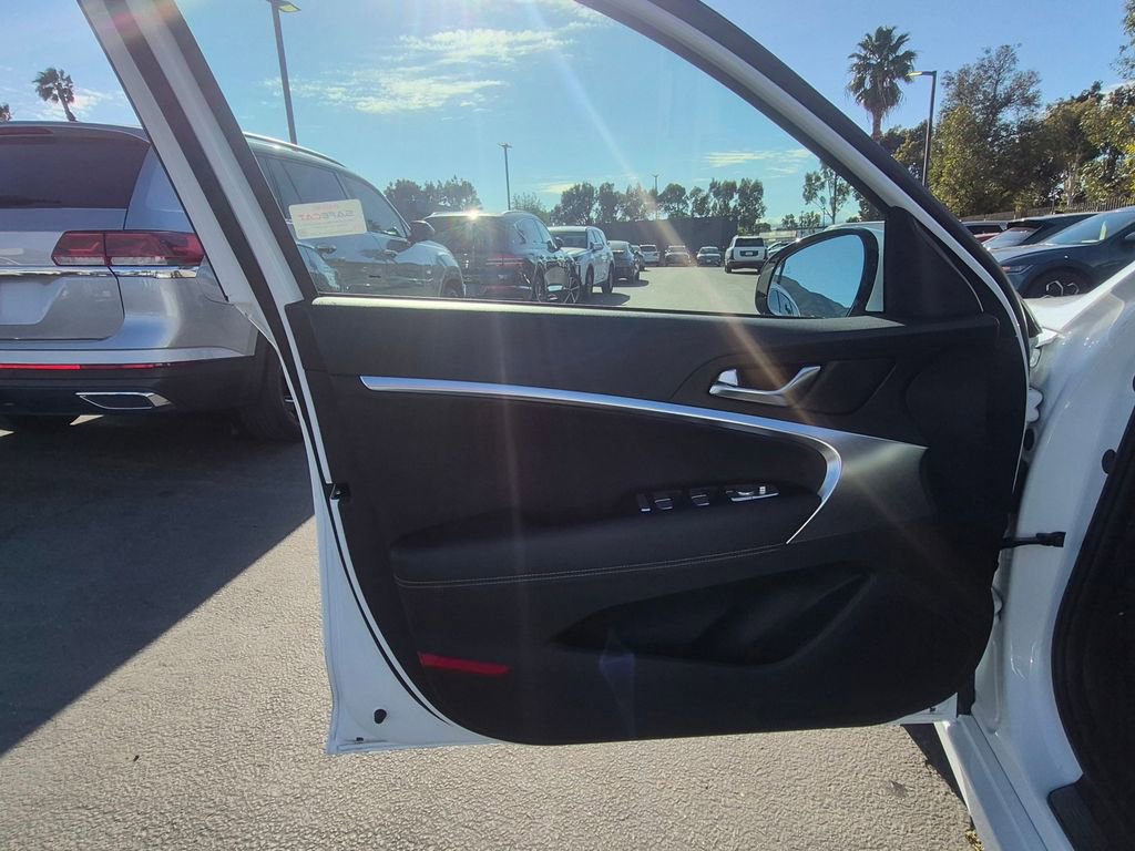 Used 2026 Genesis G70 2.5T image 10