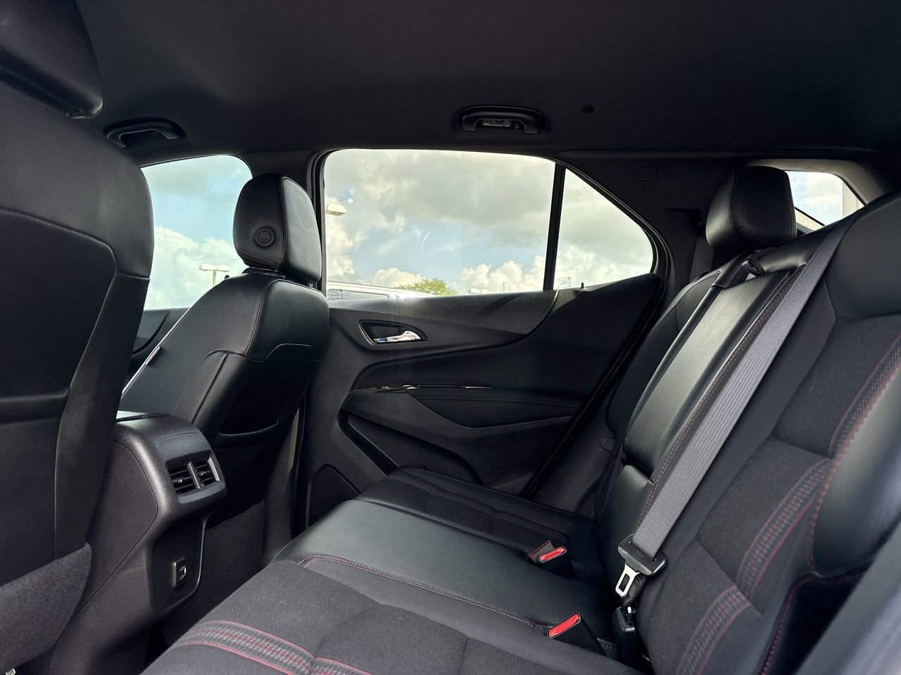 Used 2024 Chevrolet Equinox RS FWD image 17