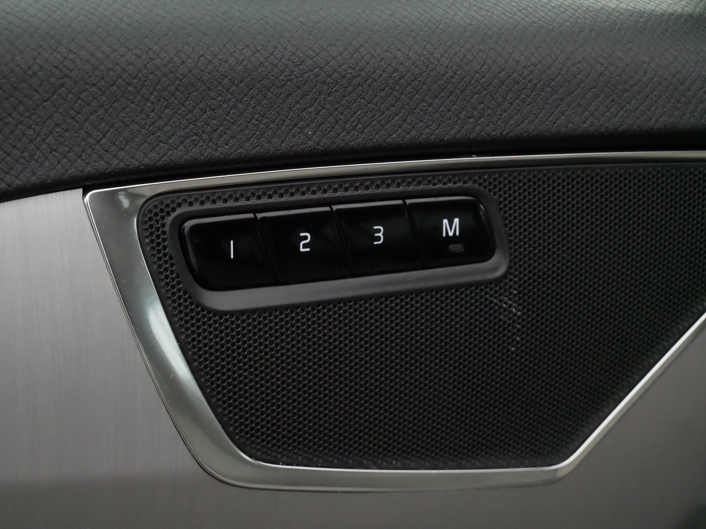 Used 2021 Volvo XC90 T5 Momentum w/ Climate Package image 19