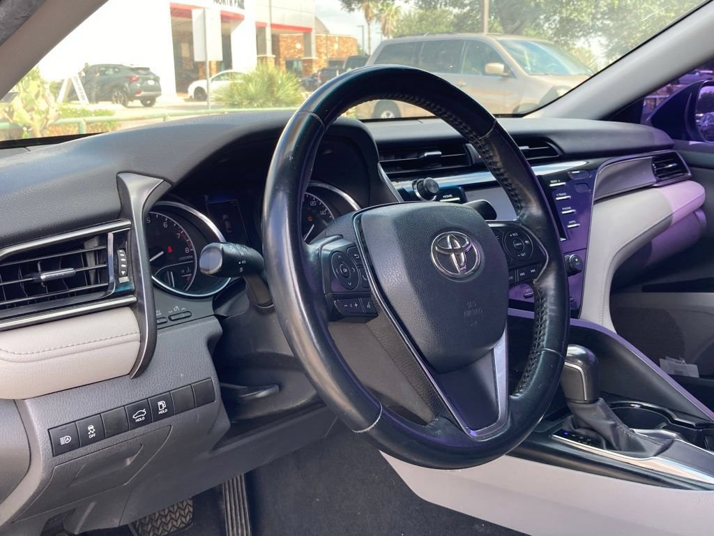 Used 2020 Toyota Camry SE FWD image 8