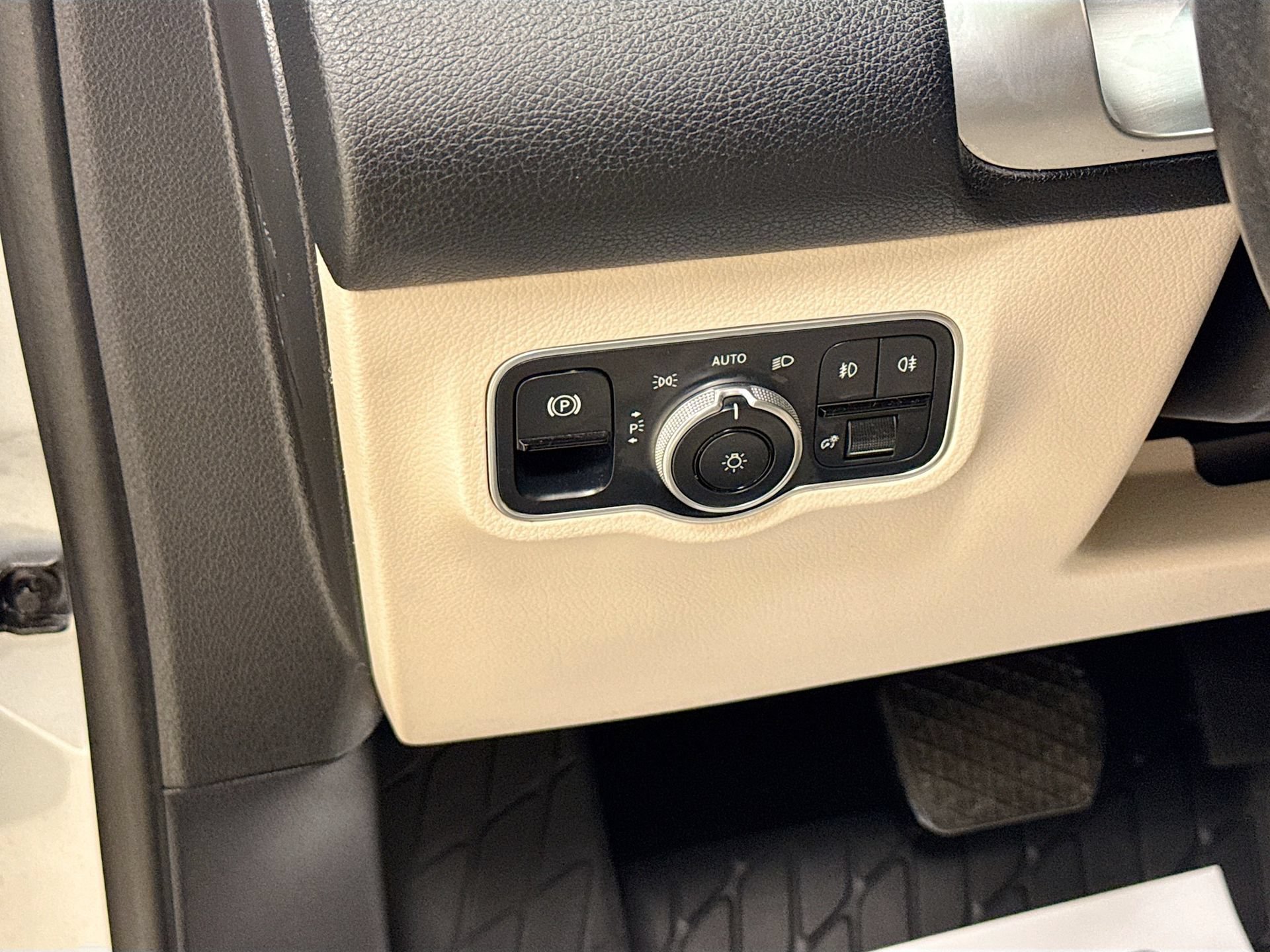 Used 2022 Mercedes-Benz GLB 250 image 10