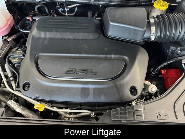 Used 2024 Chrysler Pacifica Touring-L image 7