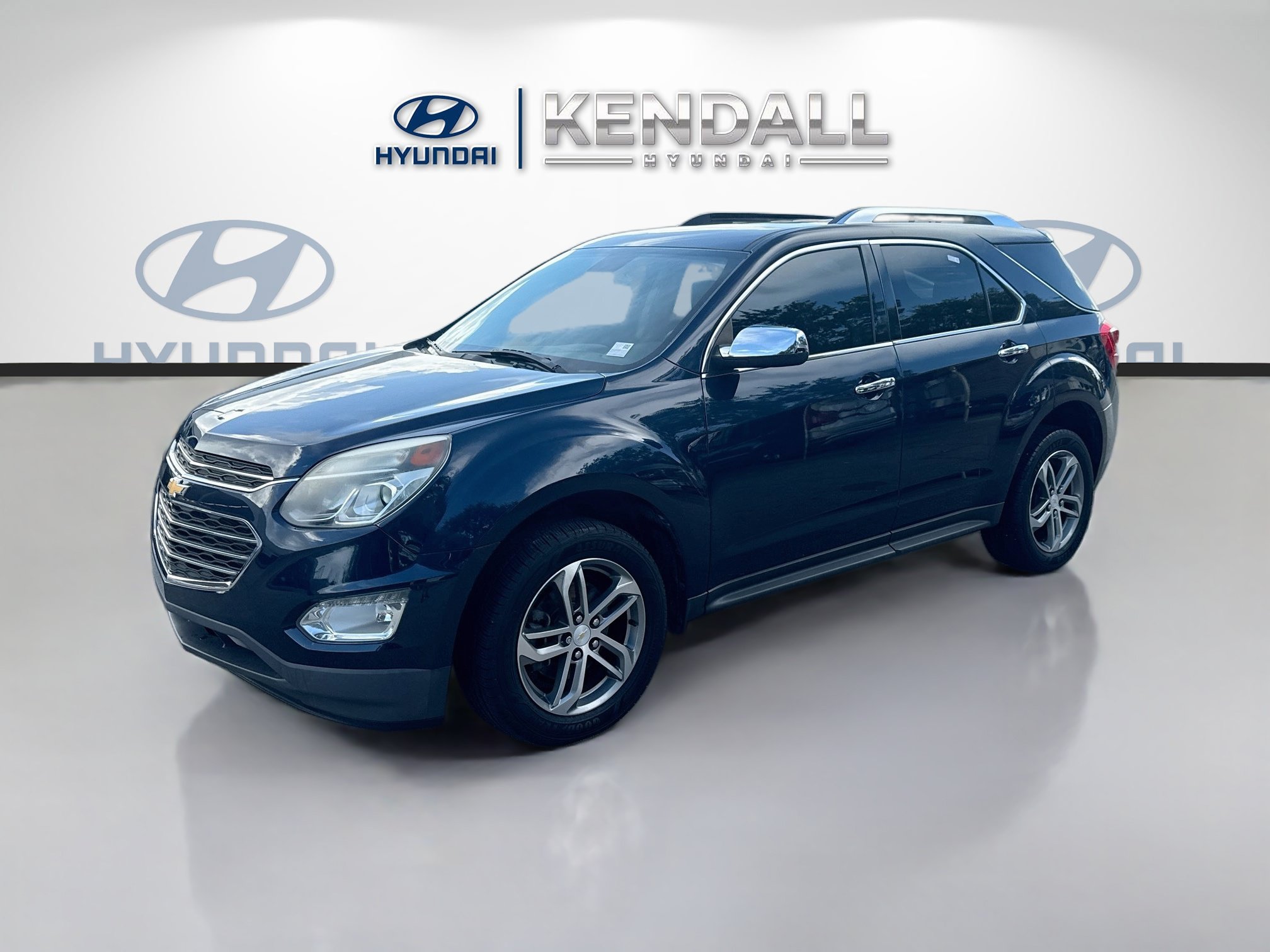 Used 2017 Chevrolet Equinox Premier w/ Enhanced Convenience Package FWD image 3