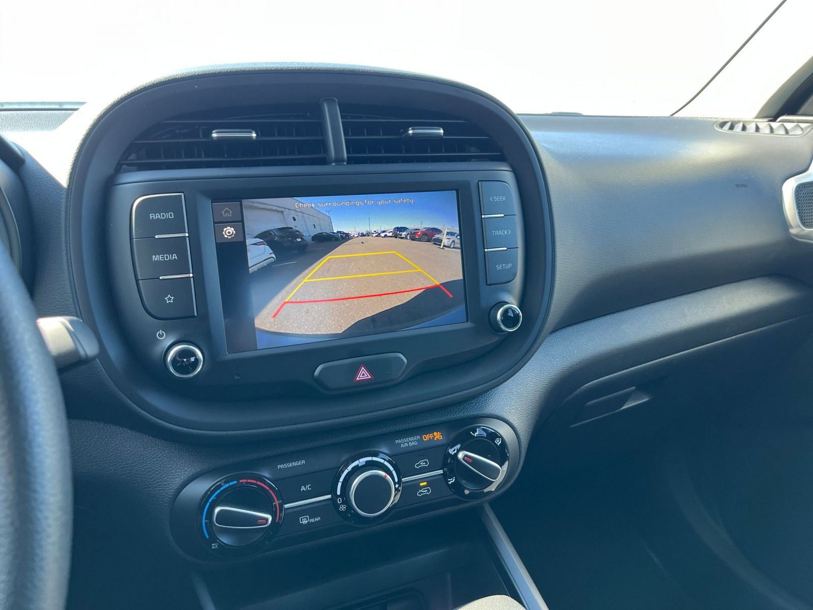 Used 2025 Kia Soul LX w/ LX Technology Package FWD image 20