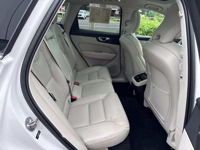 Certified 2022 Volvo XC60 B5 Inscription w/ Advanced Package AWD/4WD image 13