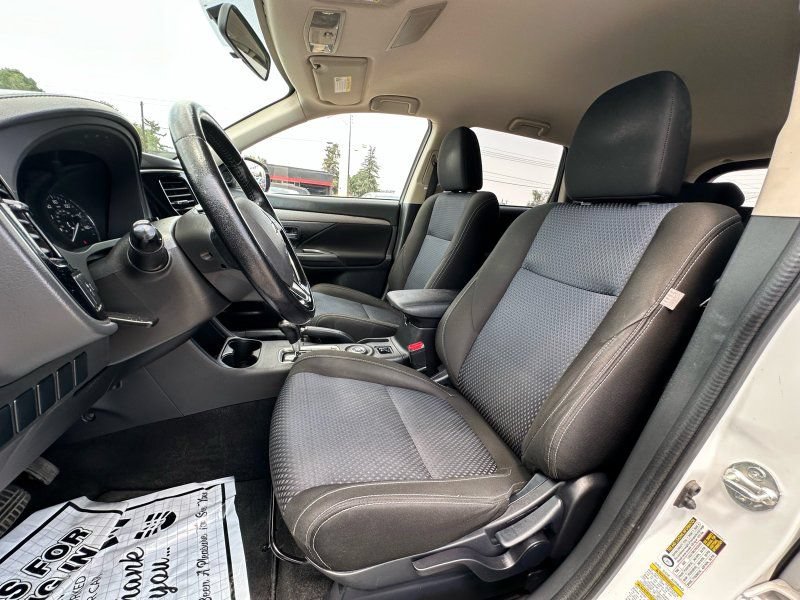 Used 2016 Mitsubishi Outlander SE AWD/4WD image 10