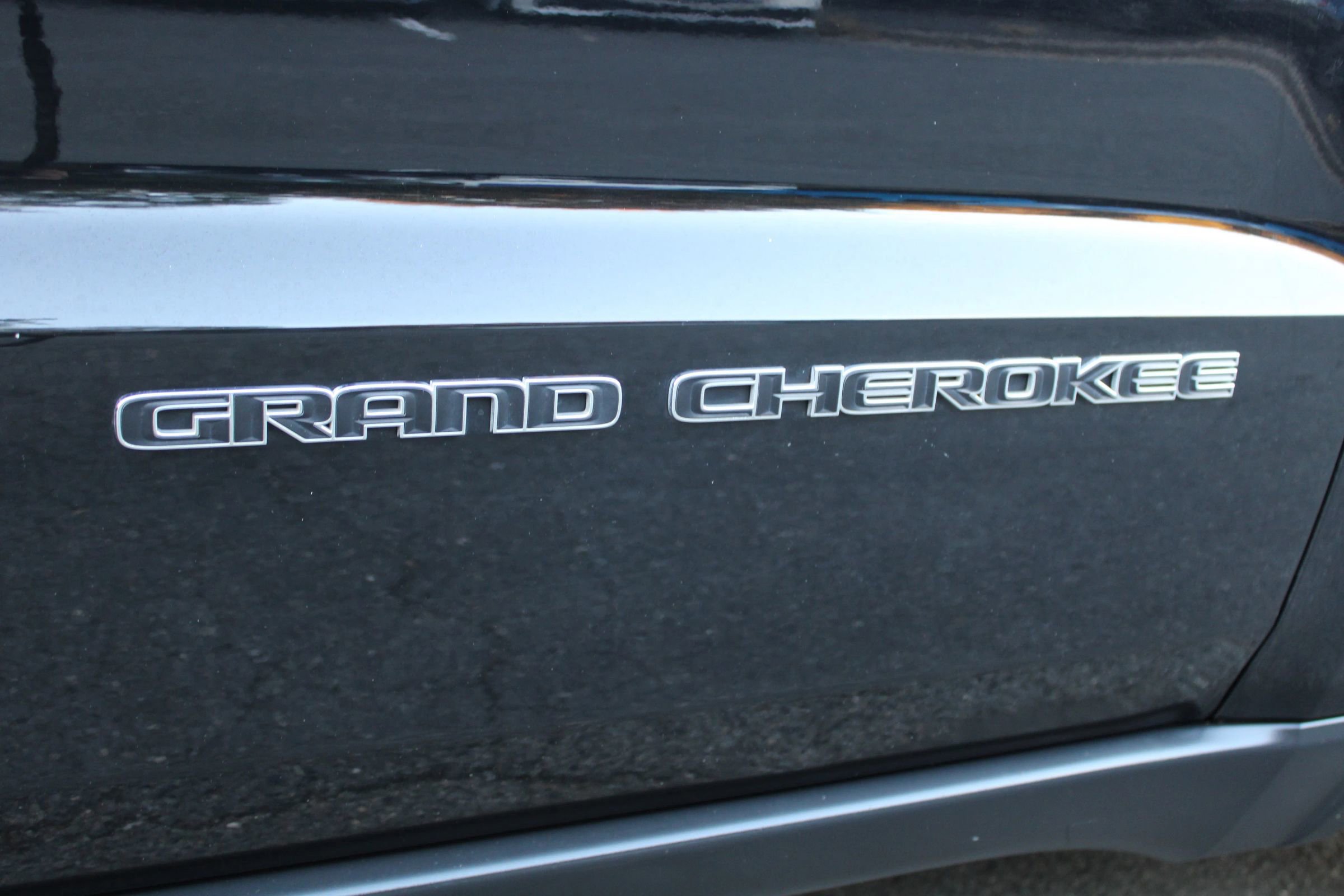 Used 2021 Jeep Grand Cherokee Limited w/ Luxury Group II image 24