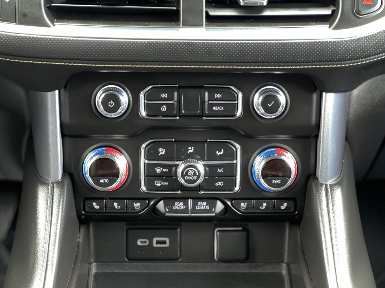 Used 2021 GMC Yukon SLT w/ Rear Media and Nav Package AWD/4WD image 19