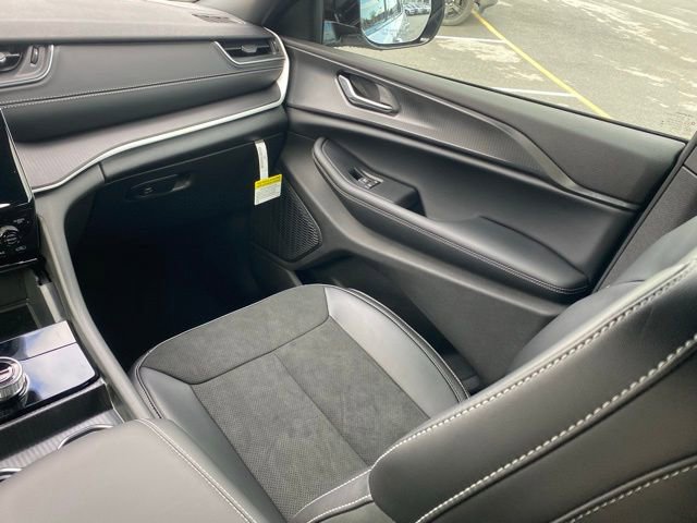 New 2025 Jeep Grand Cherokee L Altitude image 36