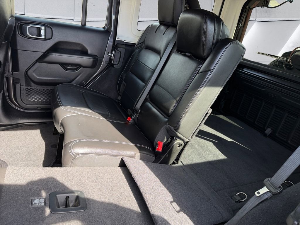 Used 2021 Jeep Wrangler Unlimited Sahara image 12