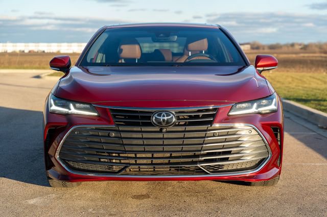 Used 2020 Toyota Avalon Limited image 2