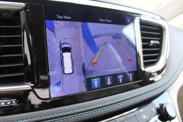 Used 2017 Chrysler Pacifica Platinum FWD image 23