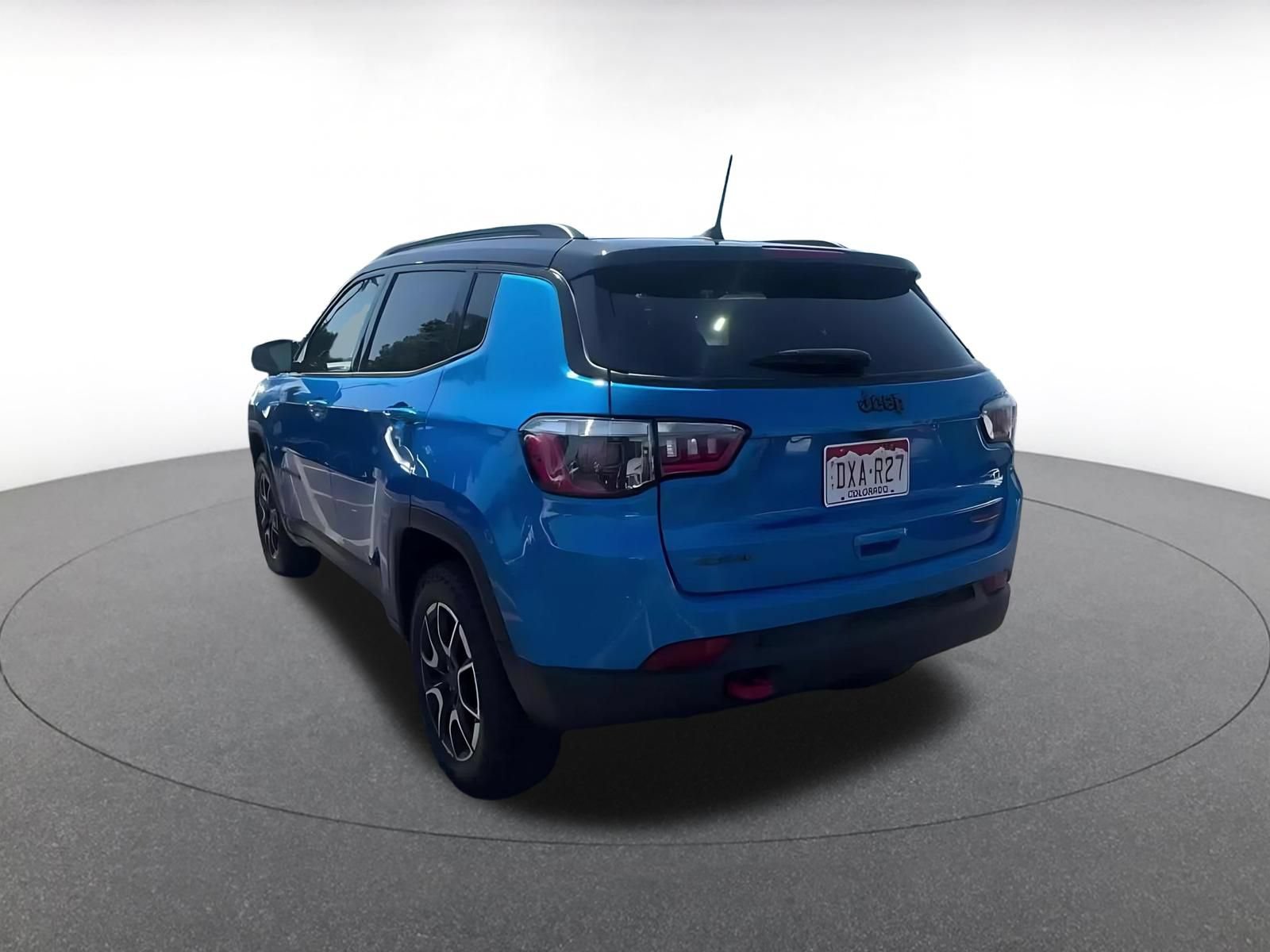 Used 2025 Jeep Compass Trailhawk AWD/4WD image 10