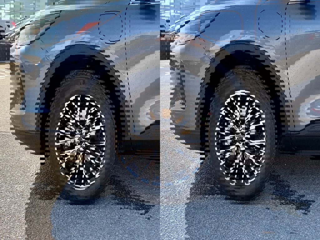 New 2026 Ford Escape SE image 32