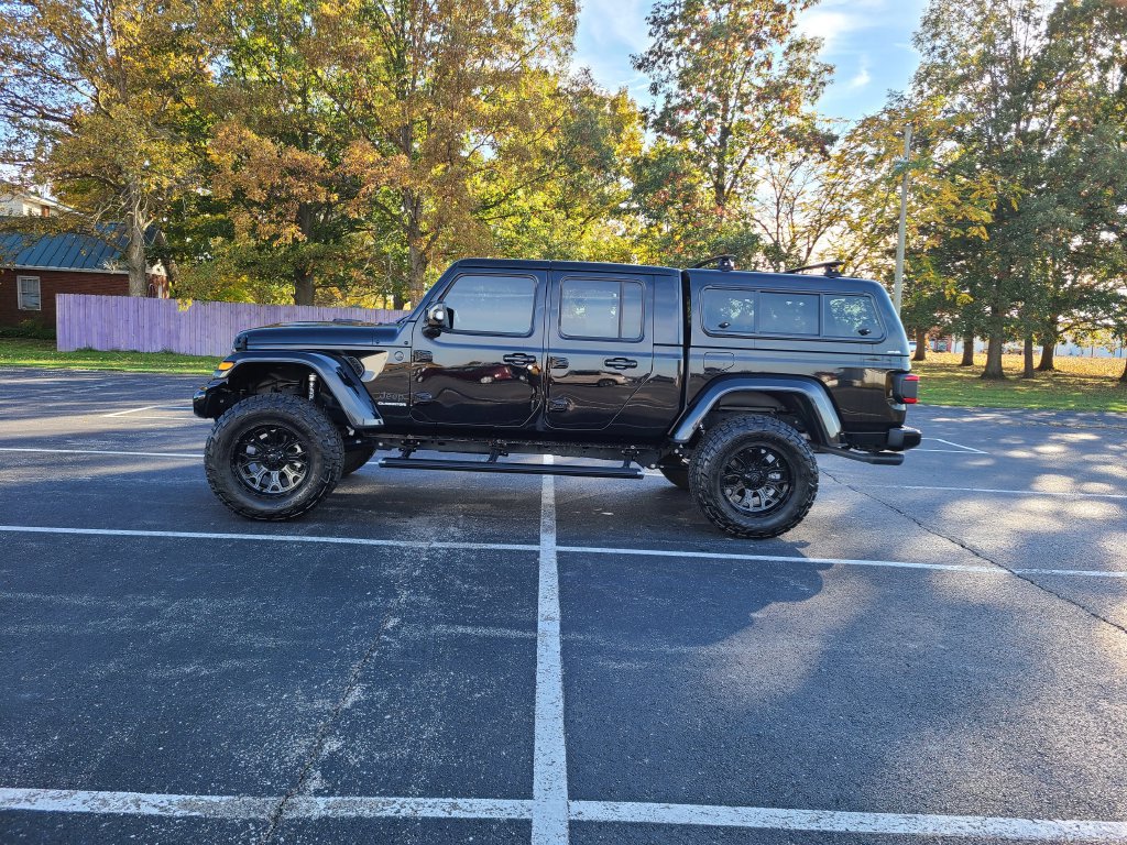 Used 2022 Jeep Gladiator Overland AWD/4WD image 4