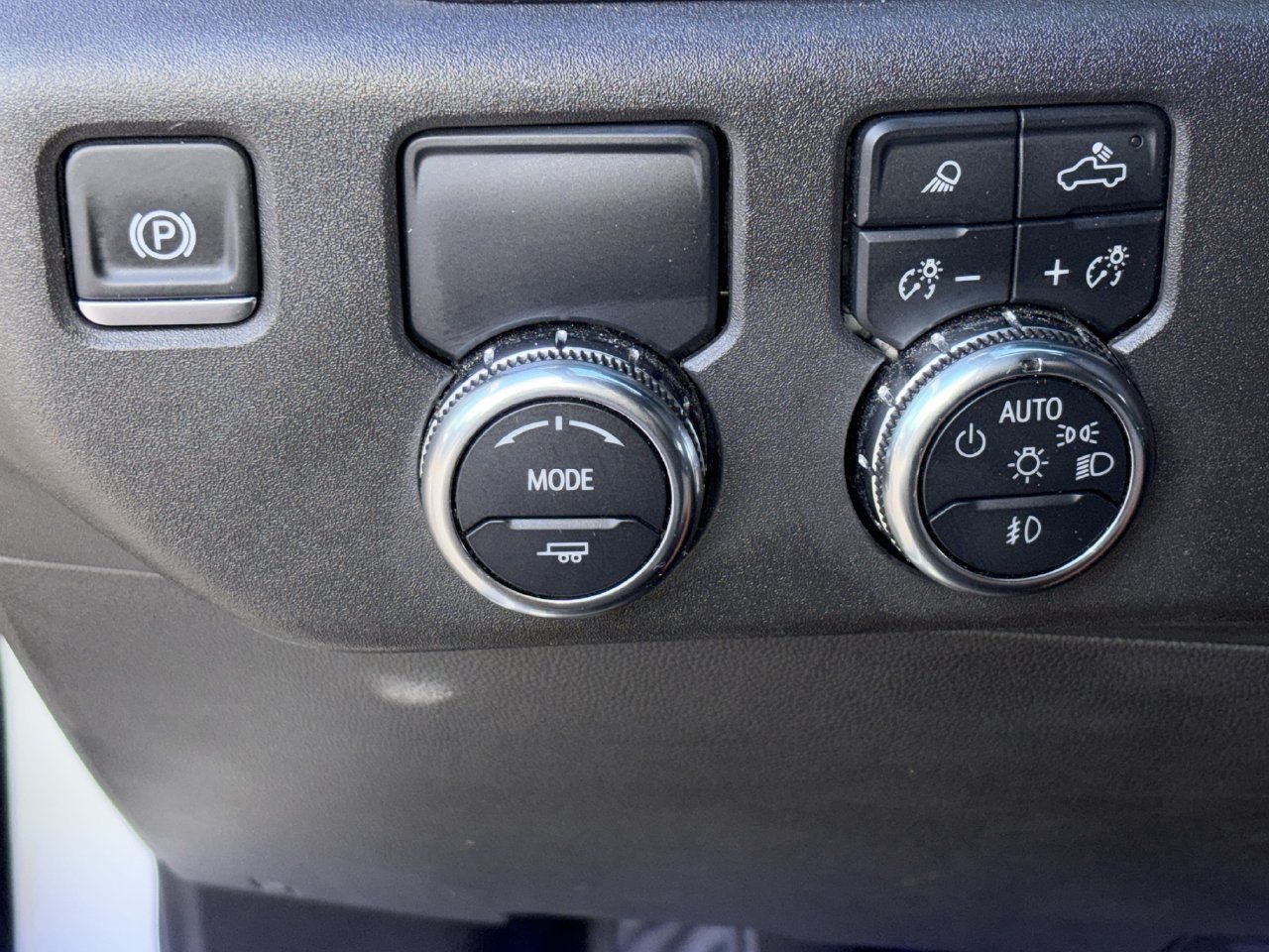 Used 2025 GMC Sierra 1500 SLT RWD image 10