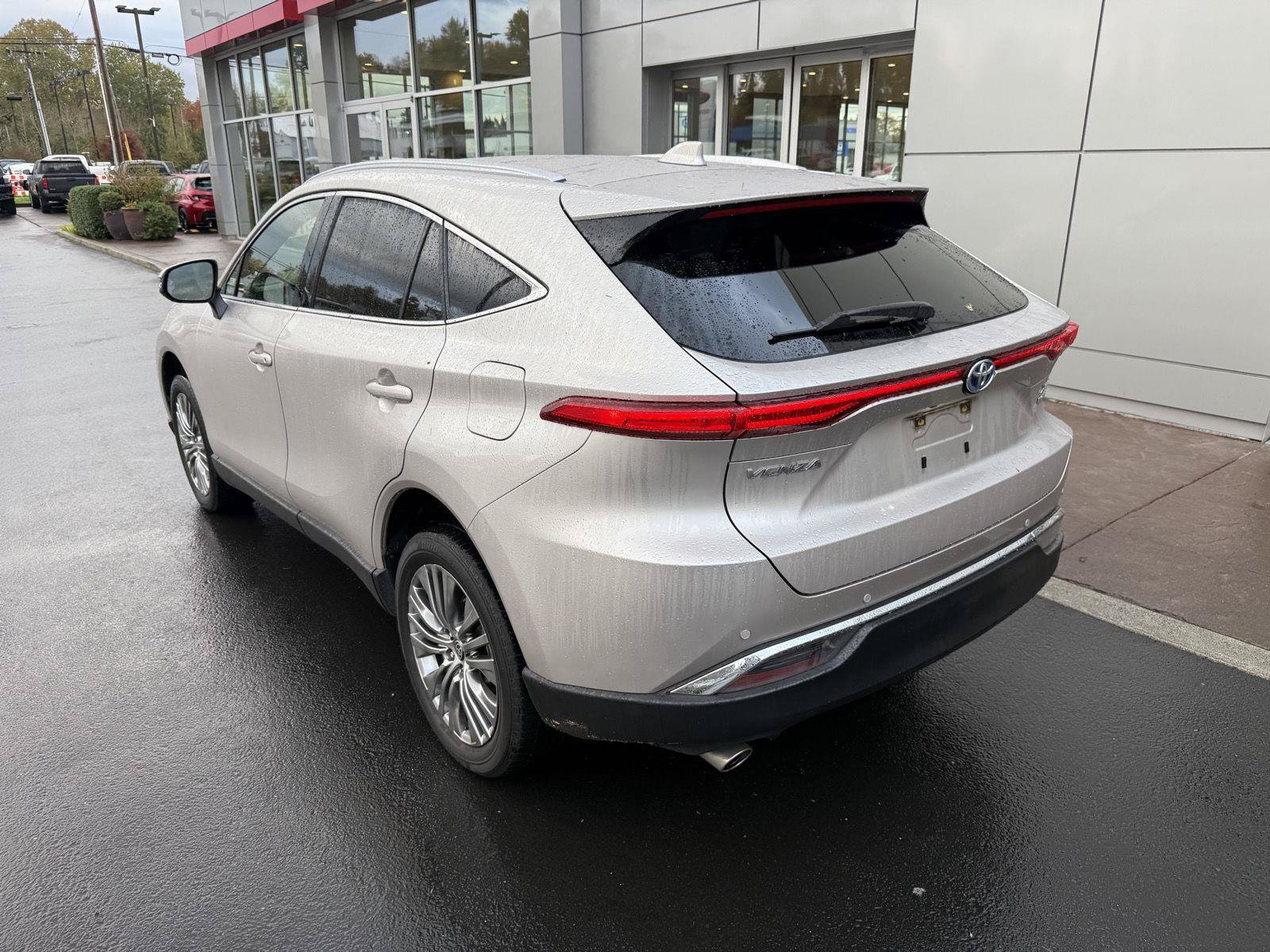 Used 2021 Toyota Venza XLE AWD/4WD image 3