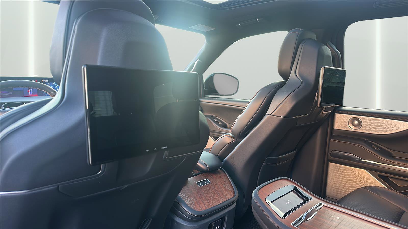 Used 2025 Lincoln Navigator Black Label image 23