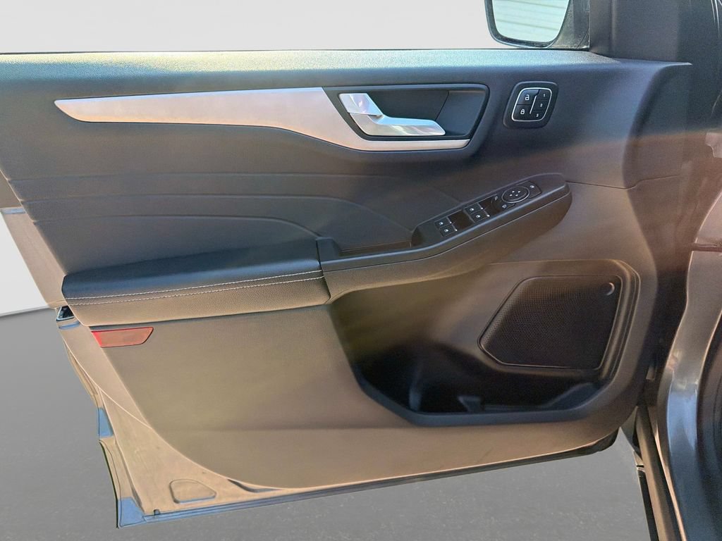 Used 2022 Ford Escape SEL w/ Technology Package FWD image 18
