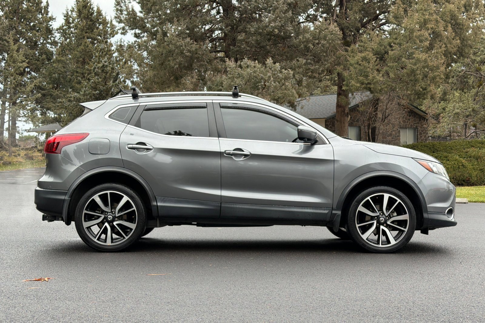 Used 2018 Nissan Rogue Sport SL image 3