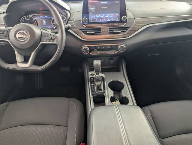 Used 2025 Nissan Altima 2.5 SV FWD image 24