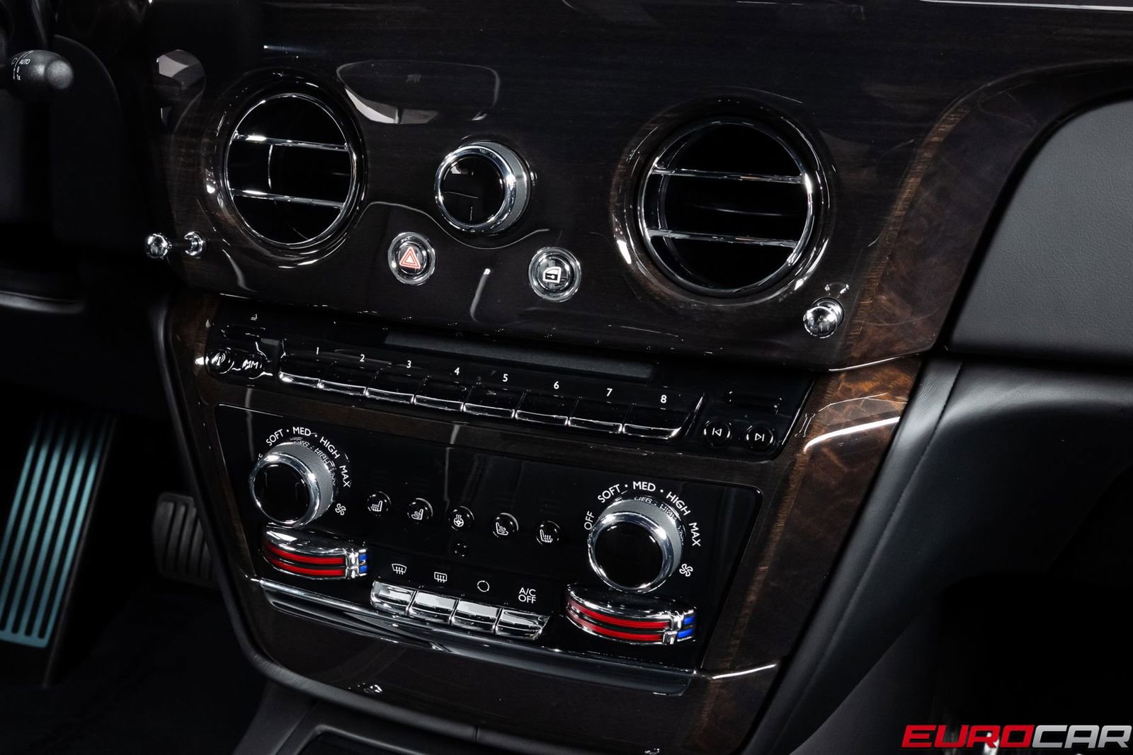 Used 2024 Rolls-Royce Phantom Sedan w/ The Phantom Package image 31