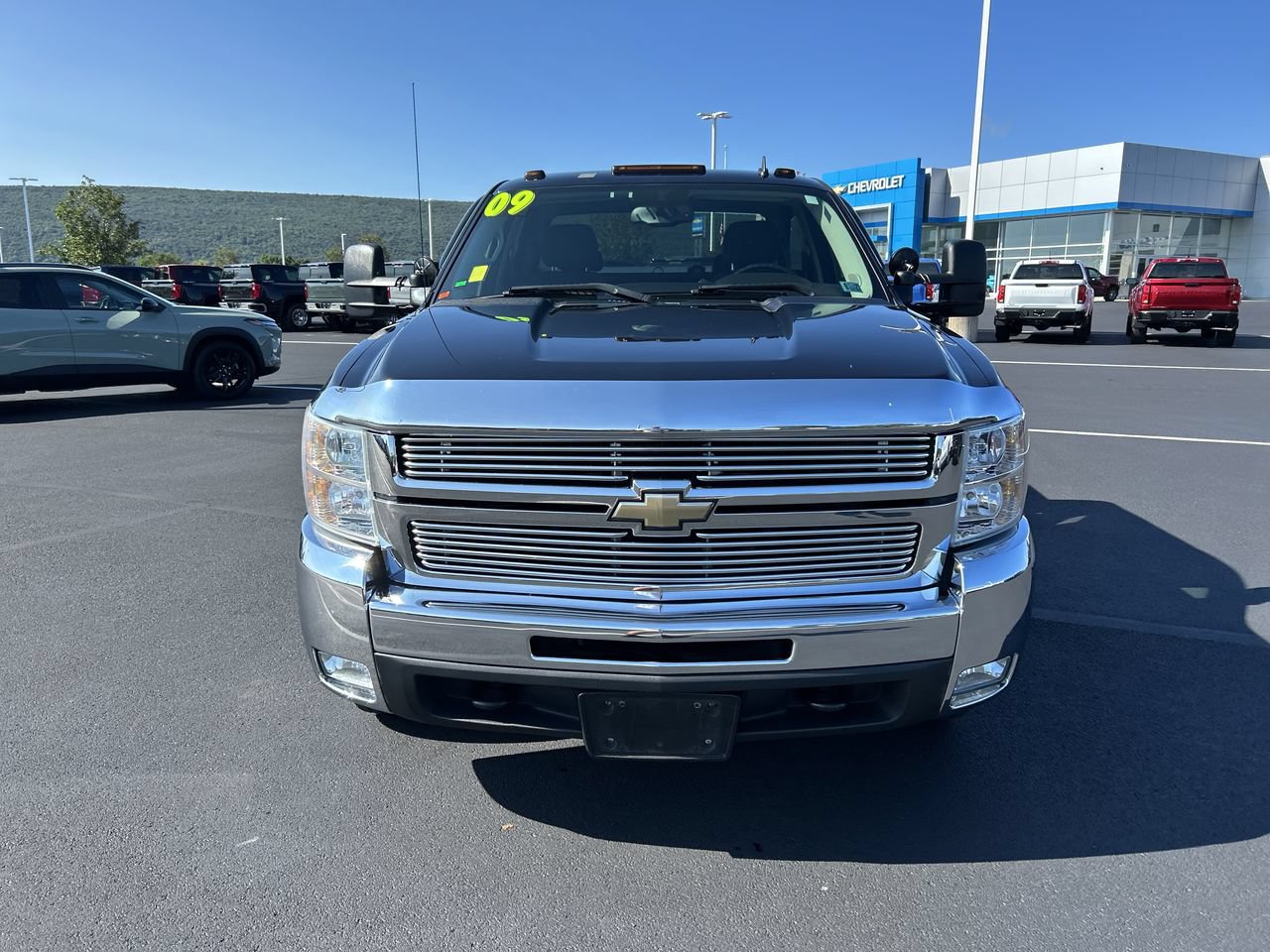 Used 2009 Chevrolet Silverado 3500 LT w/ Interior Plus Package AWD/4WD image 2