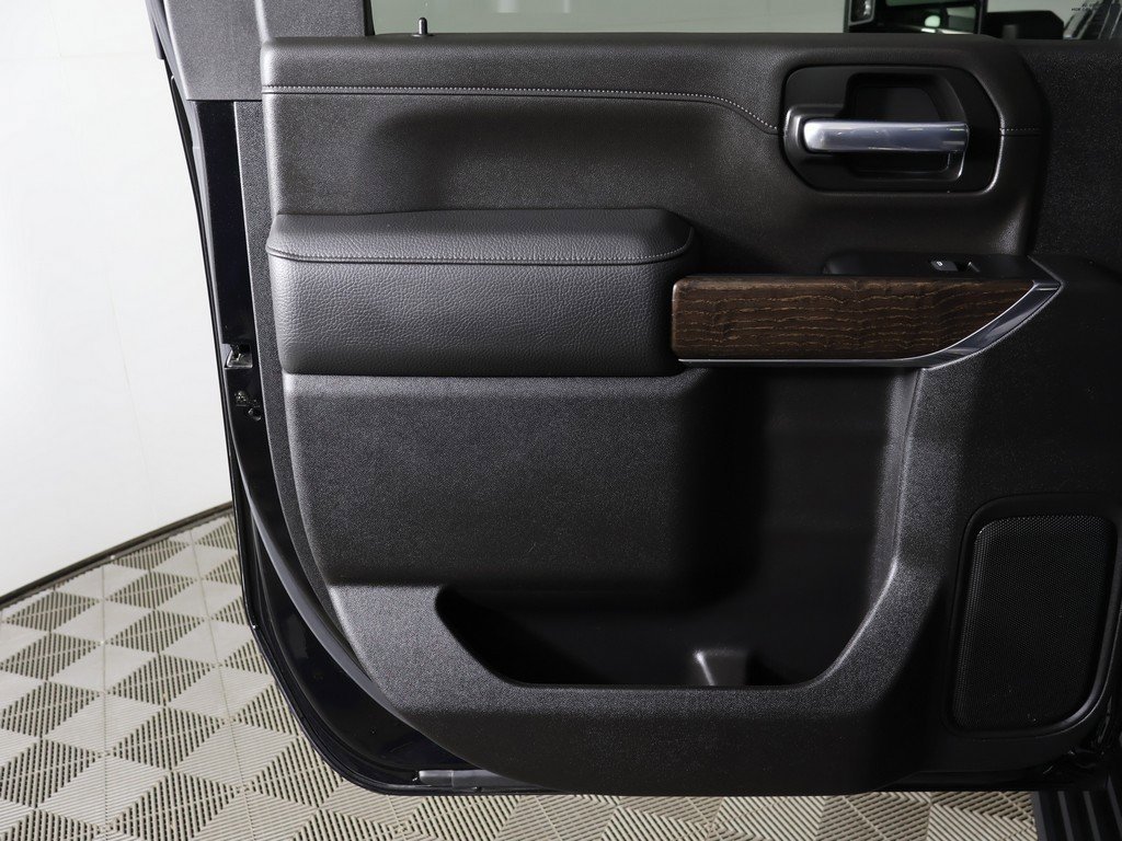 Used 2022 GMC Sierra 2500 Denali w/ Denali Black Diamond Edition image 23