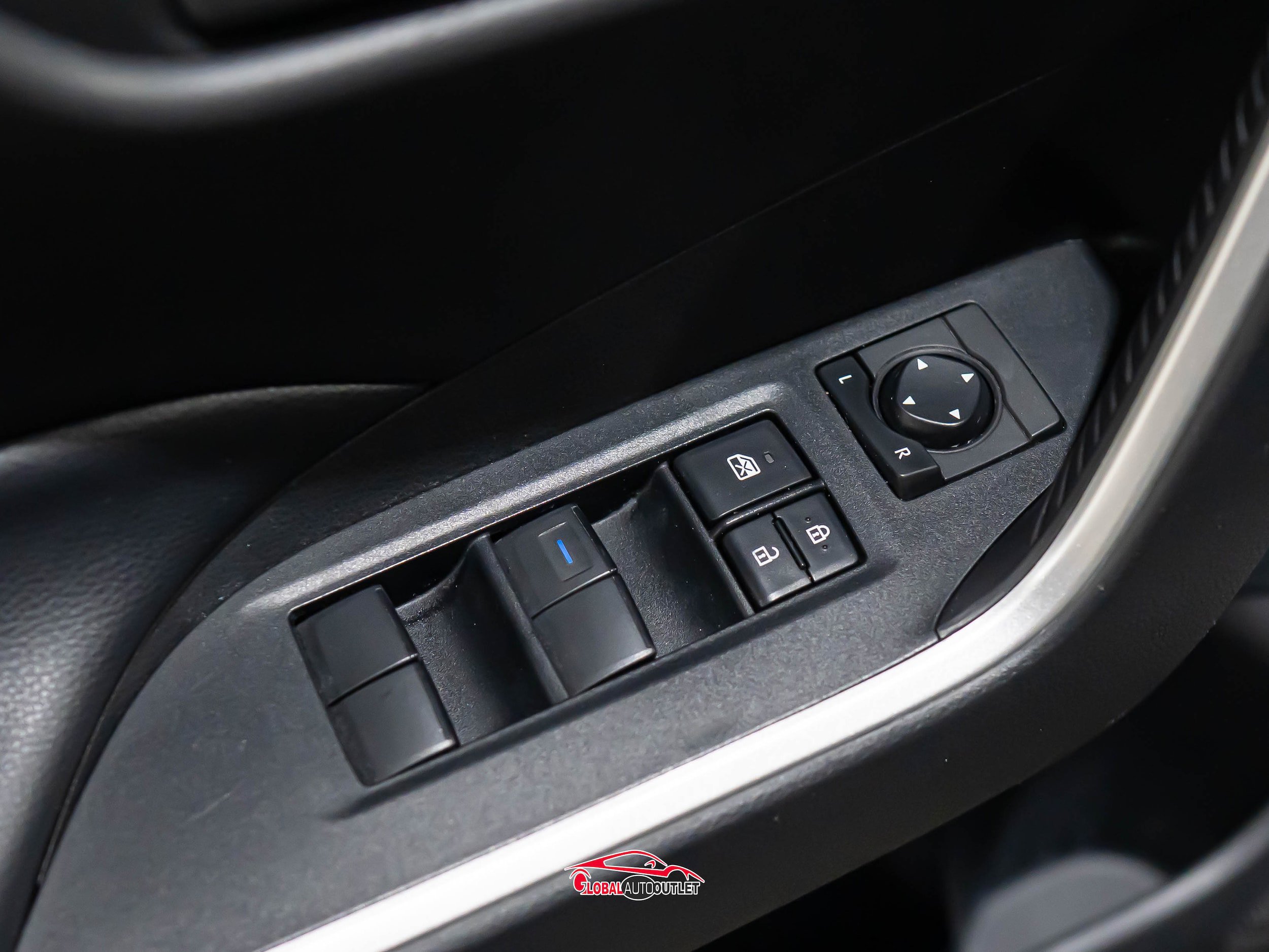 Used 2020 Toyota RAV4 LE image 36