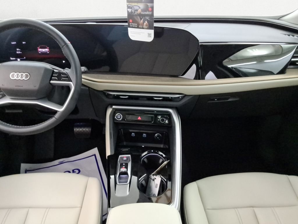 Used 2025 Audi Q5 Premium w/ Convenience Package image 13