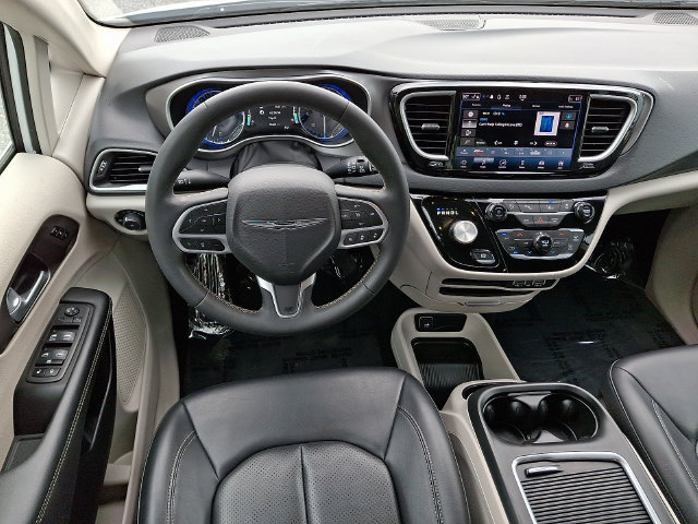 Used 2024 Chrysler Pacifica Touring-L FWD image 14
