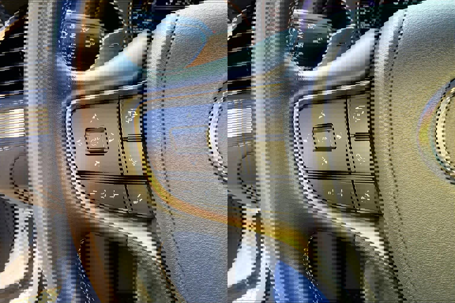 Used 2021 Lexus LS 500 w/ Accessory Package (Z2) image 22