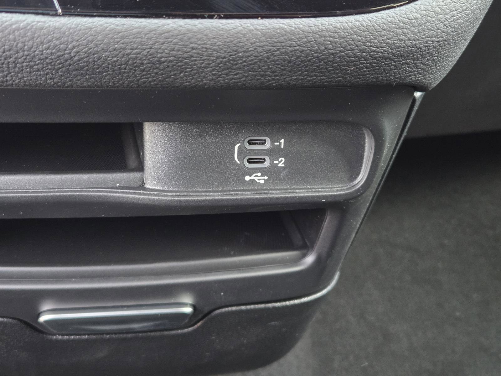 New 2026 Chrysler Pacifica Select image 16