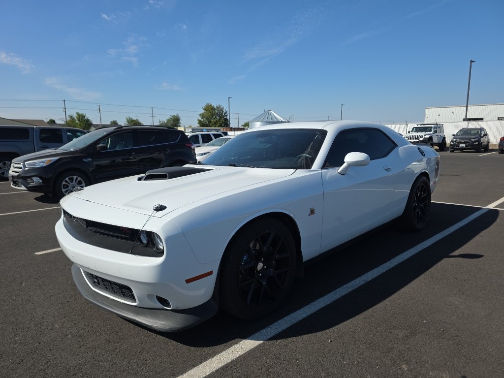 Used 2016 Dodge Challenger R/T Scat Pack w/ Leather Interior Group RWD image 3
