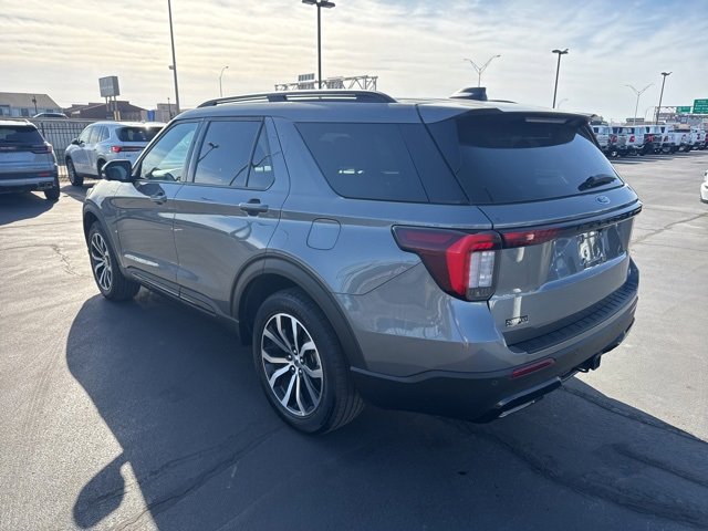 Used 2025 Ford Explorer ST-Line image 7