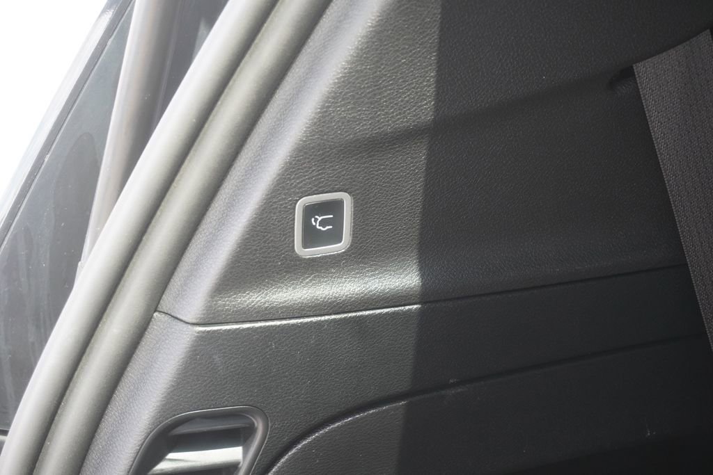 Used 2020 Chrysler Pacifica Touring w/ S Appearance Package FWD image 9