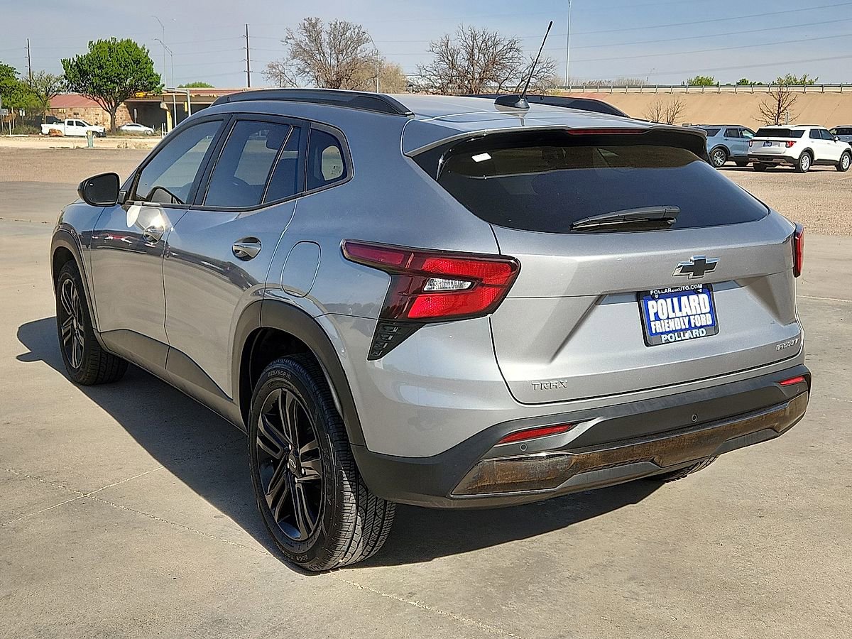 Used 2025 Chevrolet Trax ACTIV w/ Driver Confidence Package image 2