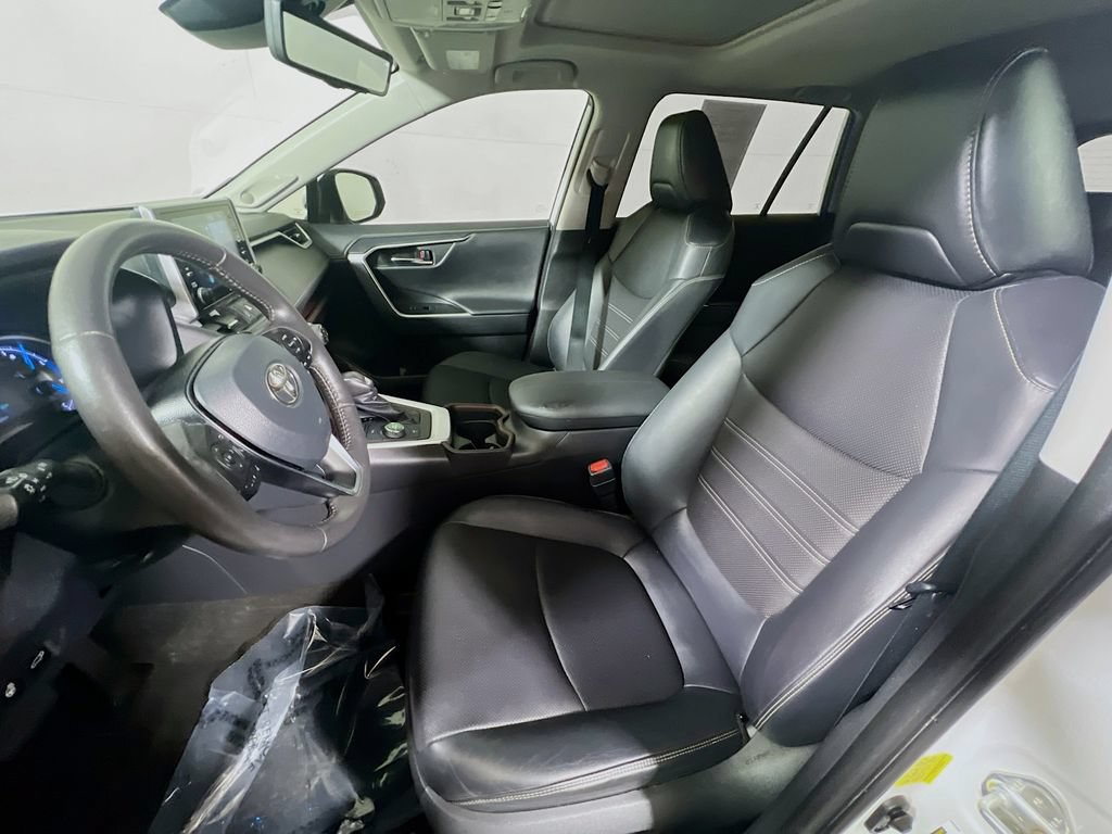 Used 2020 Toyota RAV4 Limited AWD/4WD image 17