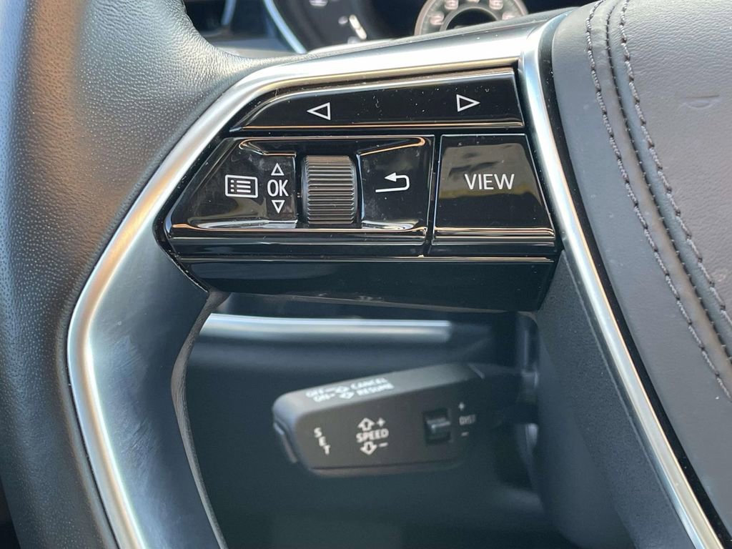 Used 2023 Audi A8 L 3.0T image 11