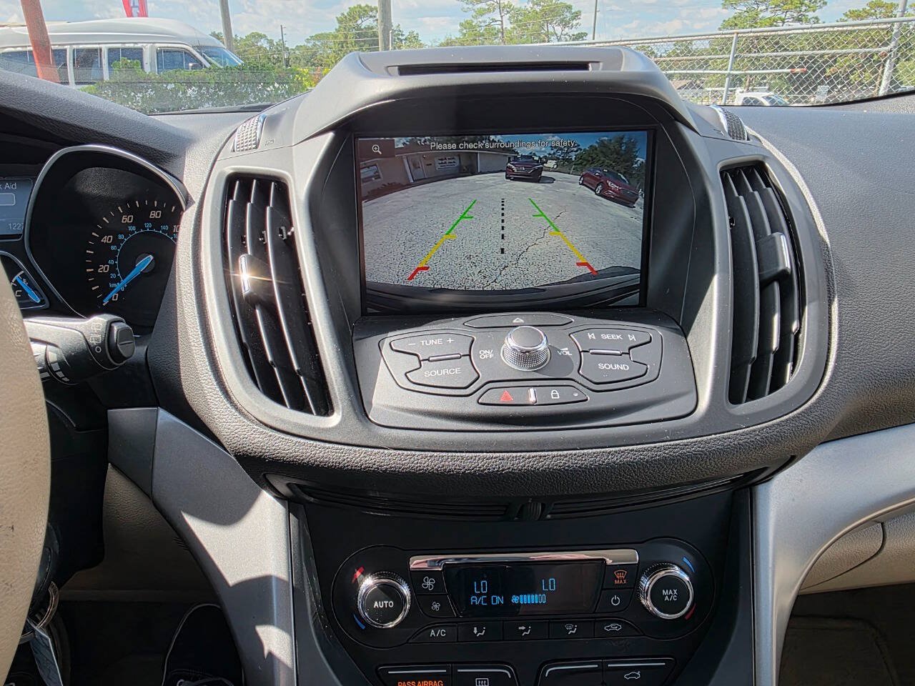 Used 2015 Ford Escape SE w/ Equipment Group 201A FWD image 17