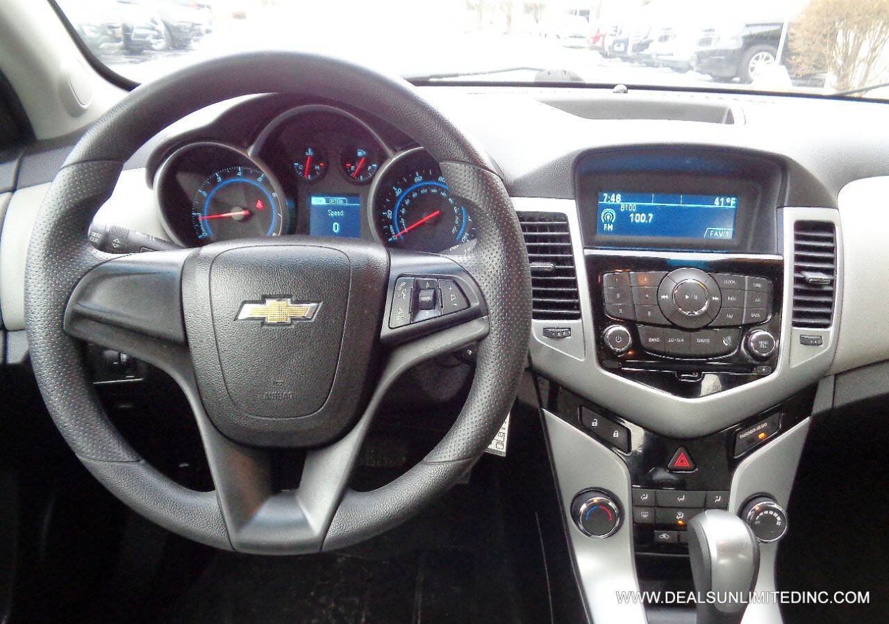 Used 2014 Chevrolet Cruze LS image 9