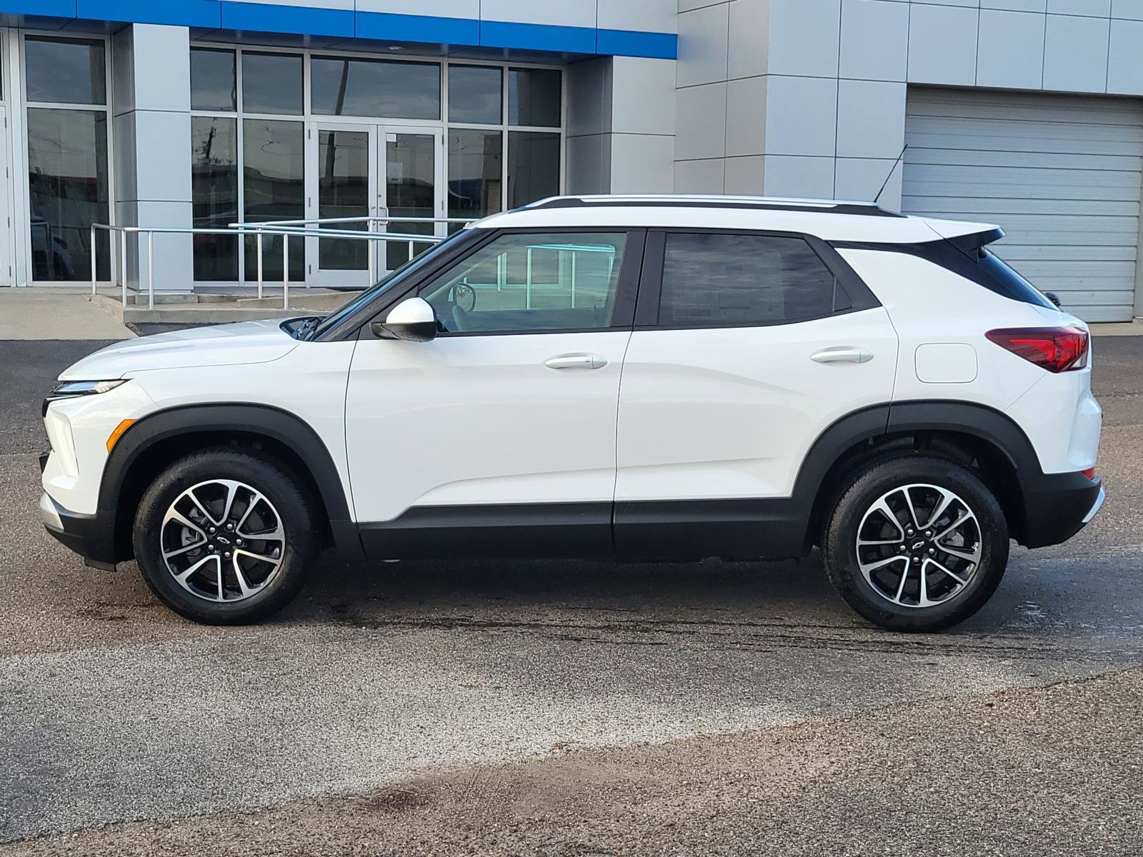 New 2026 Chevrolet TrailBlazer LT w/ LPO, Blackout Package image 2