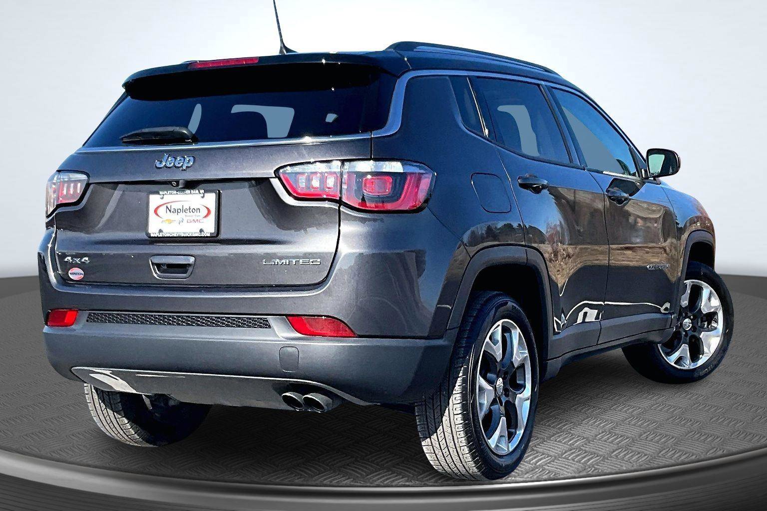 Used 2018 Jeep Compass Limited image 2