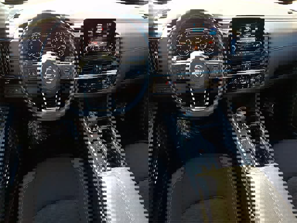 Used 2024 Nissan Pathfinder SV image 12