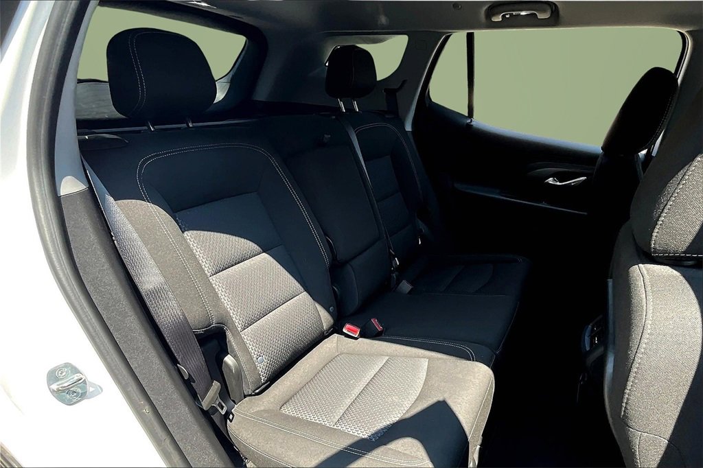 Used 2023 GMC Terrain SLE image 25