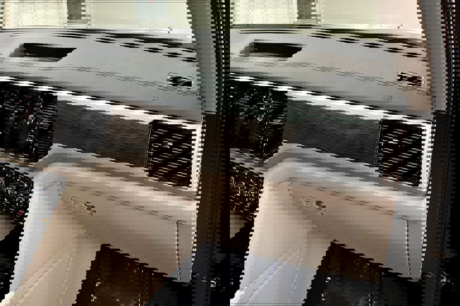 Used 2023 Volkswagen Atlas SE w/ Panoramic Sunroof Package image 19