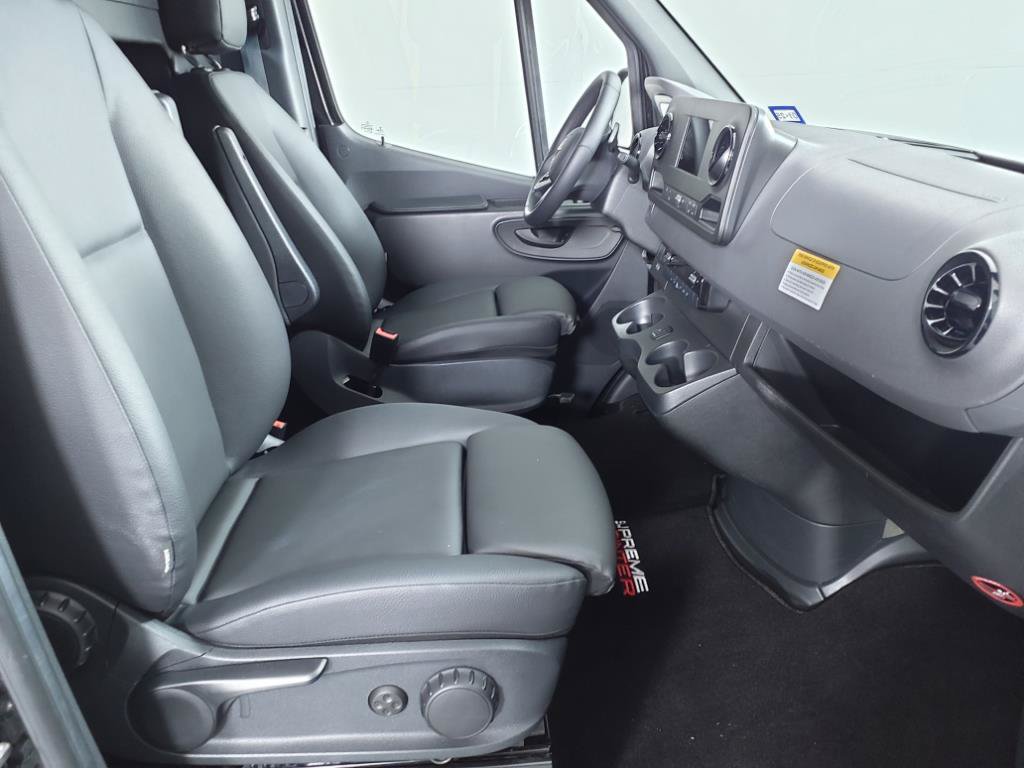 Used 2022 Mercedes-Benz Sprinter 2500 image 4