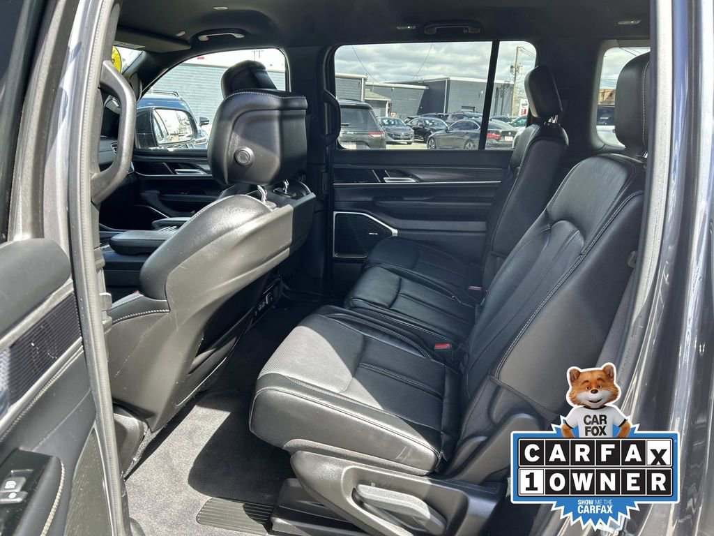 Used 2024 Jeep Wagoneer Series II w/ Flexible Seating Group image 13