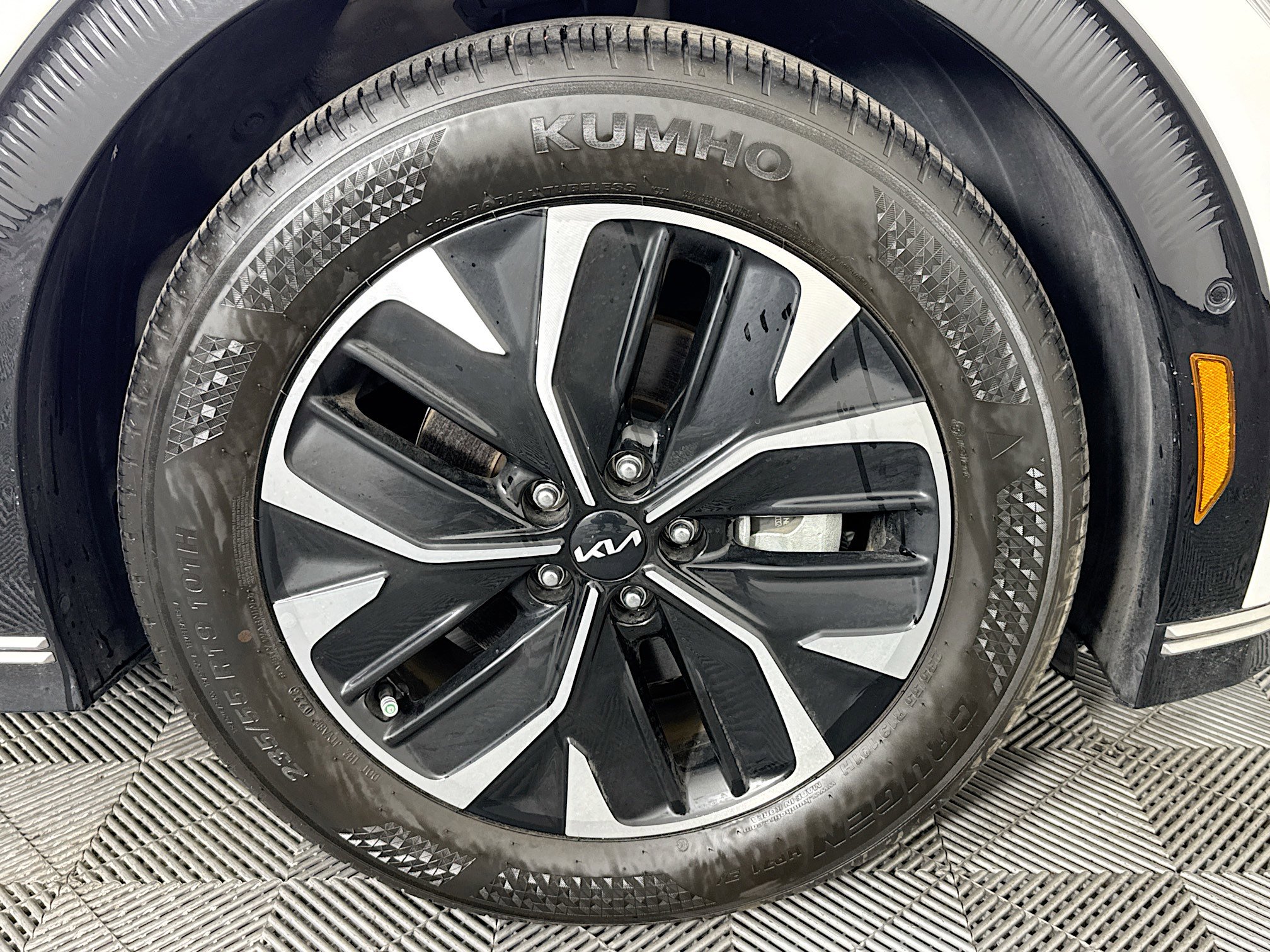 Used 2023 Kia EV6 Wind w/ Wind Technology Package image 31