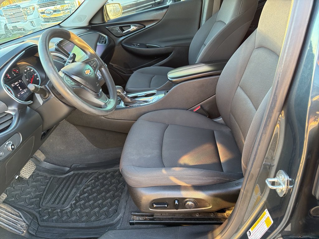Used 2021 Chevrolet Malibu LT FWD image 7